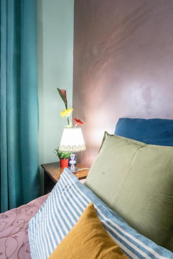 Colorful Yard Bed and breakfast