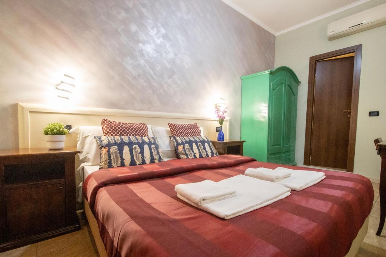 Bed and breakfast Colorful Yard Roma