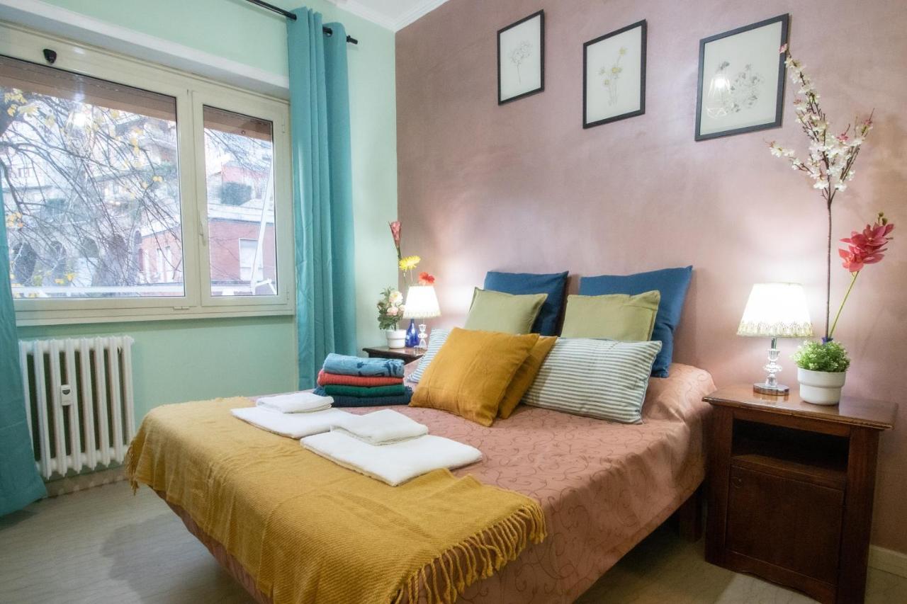 Bed and breakfast Colorful Yard 2*